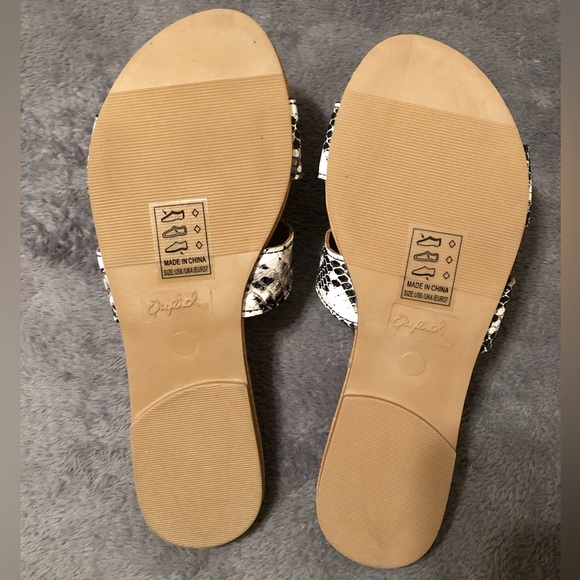 Qupid  Slides / Sandals- New in Box,  Size: 6 - Picture 4 of 7